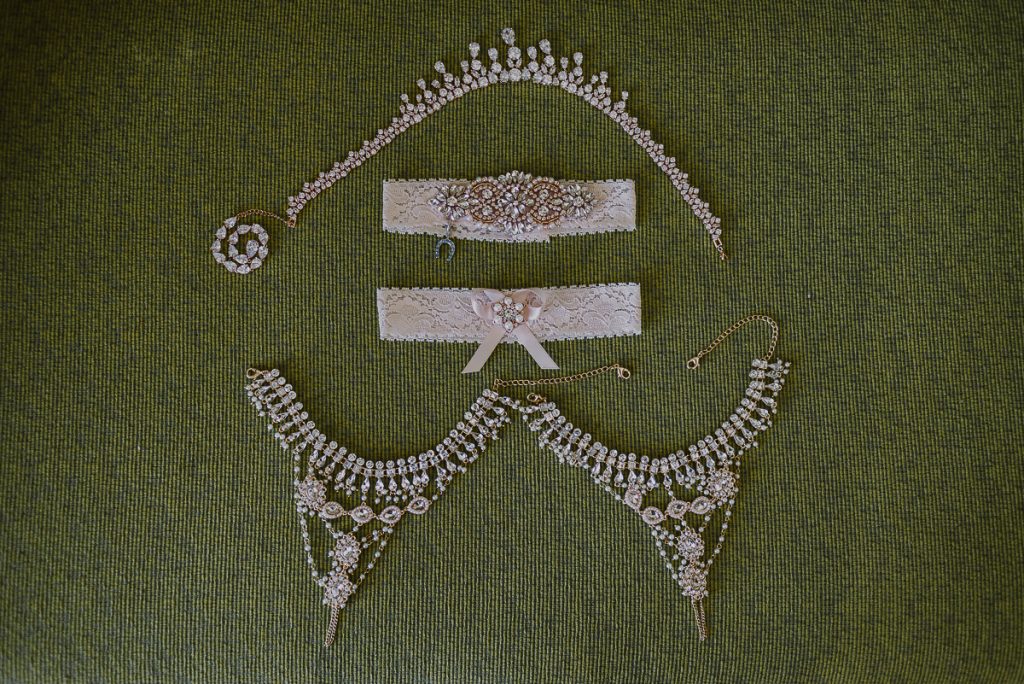 Bridal jewelry and garter at Now Sapphire Riviera Cancun, Mexico. Caro Navarro Photography