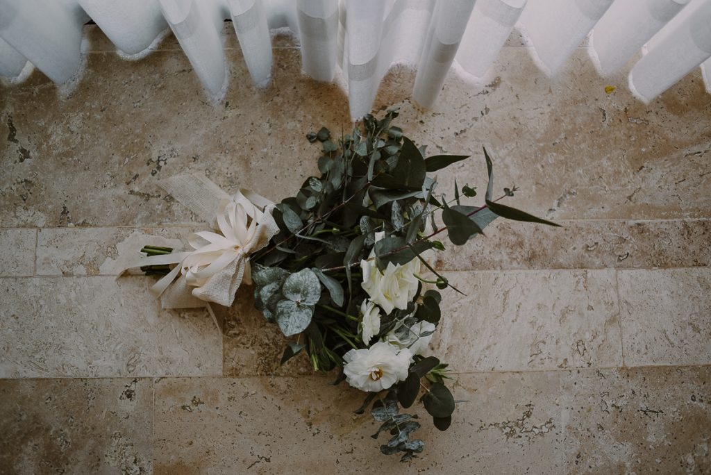 Romantic bridal bouquet at Heritage Fairmont Mayakoba by Caro Navarro Photography