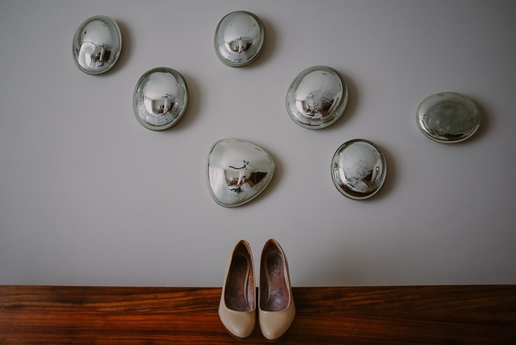 Nude bridal shoes at Heritage Fairmont Mayakoba in Mexico. Caro Navarro Photography