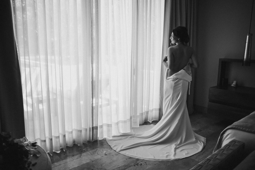 Black and white bridal portraits at Heritage Fairmont Mayakoba by Caro Navarro Photography