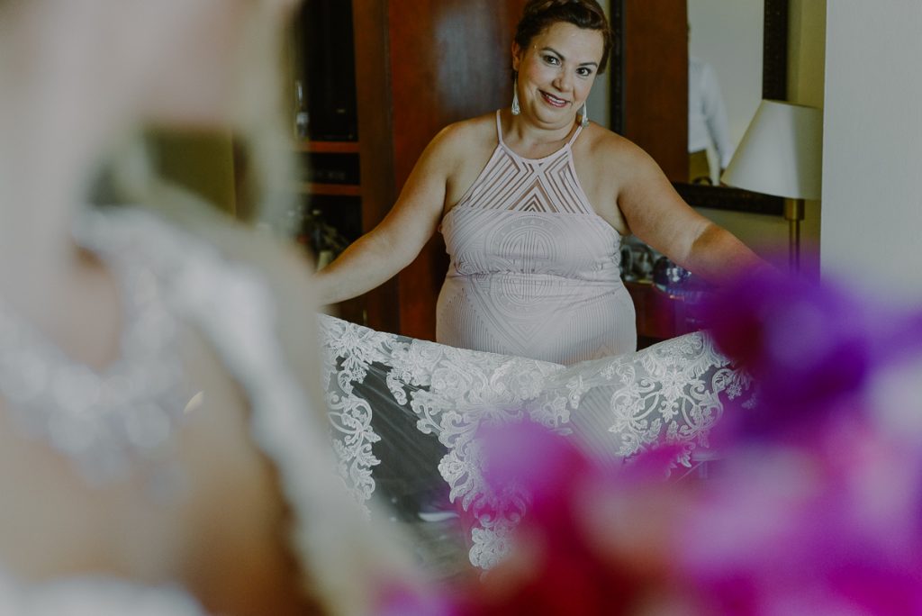 Mother of the bride holding veil at Now Sapphire Riviera Cancun Wedding. Caro Navarro Photography