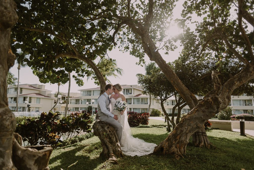 Bride and groom portraits in natural light at Moon Palace Cancun, Mexico. Caro Navarro Photography