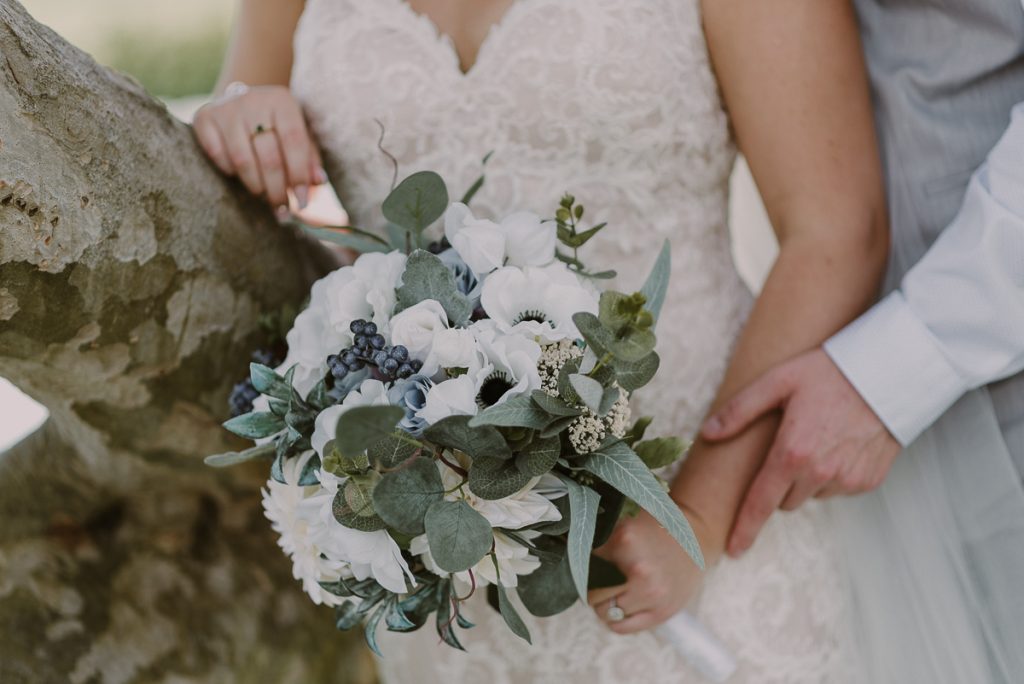 Winter wedding bouquet at Moon Palace Resort, Cancun, Mexico. Caro Navarro Photography