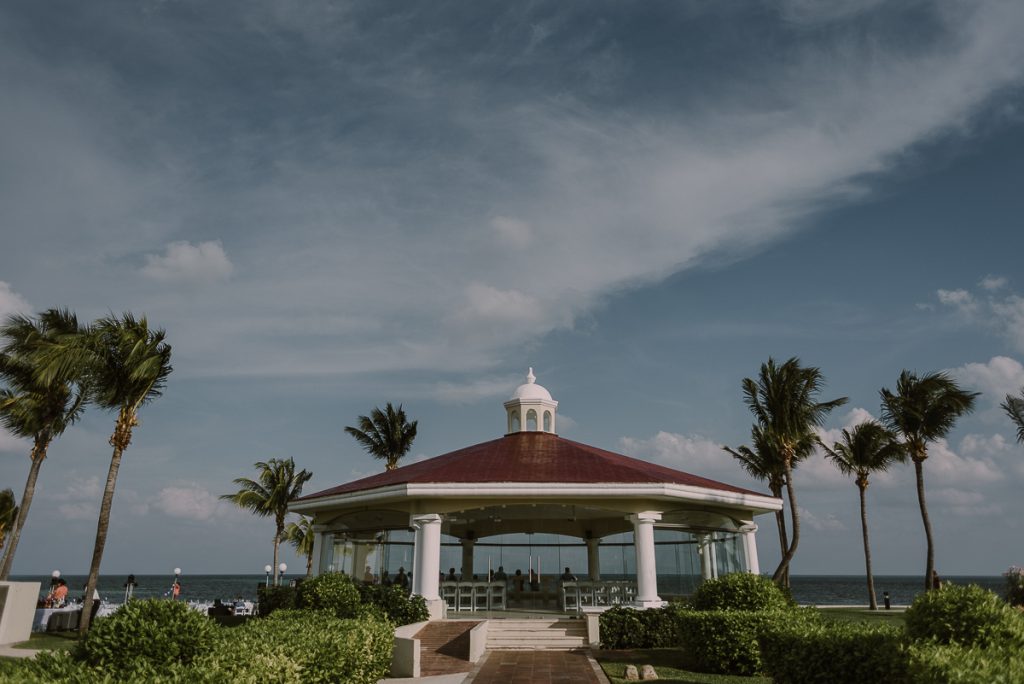 Oceanfront wedding chapel at Moon Palace Nizuc Cancun. Caro Navarro Photography