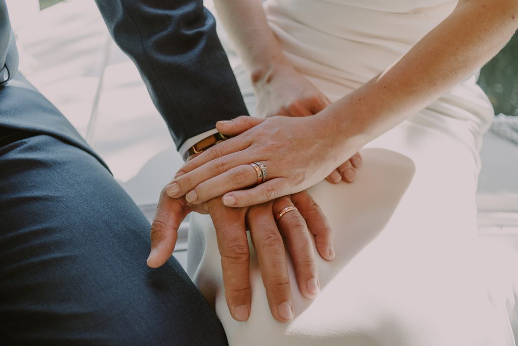 Wedding rings closeup shot at Banyan Tree Mayakoba, Mexico. Caro Navarro Photography