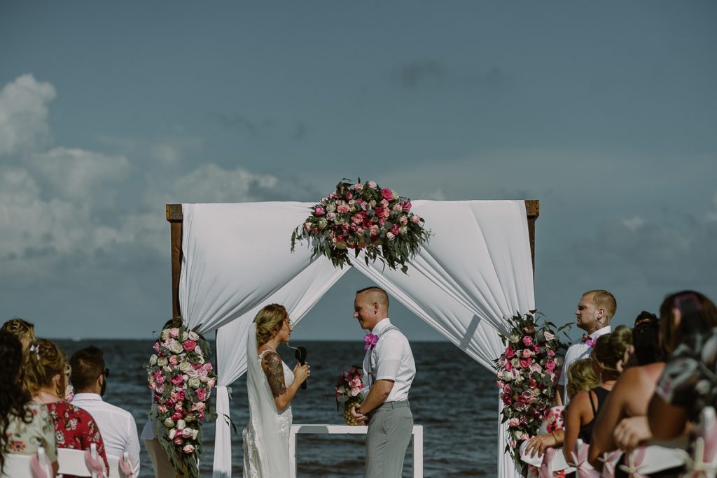 Bride and groom under white chuppah. Now Sapphire Riviera Cancun Wedding in Mexico. Caro Navarro Photography