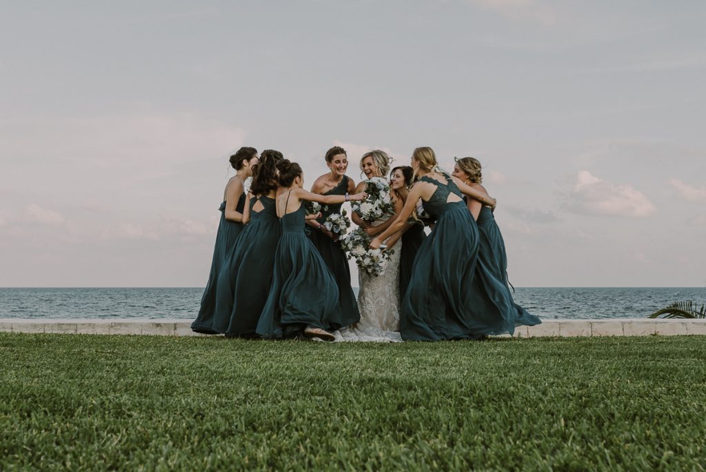 Bridal party photos at Moon Palace Nizuc Wedding by Caro Navarro Photography