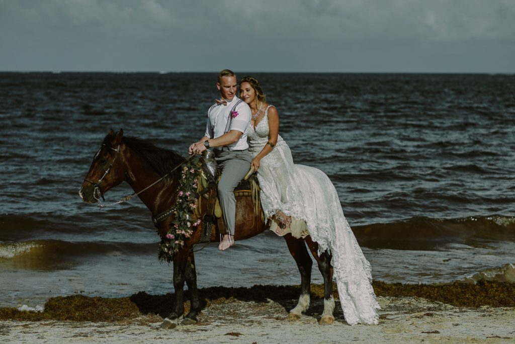 Horse wedding at Now Sapphire Riviera Cancun, Mexico. Caro Navarro Photography