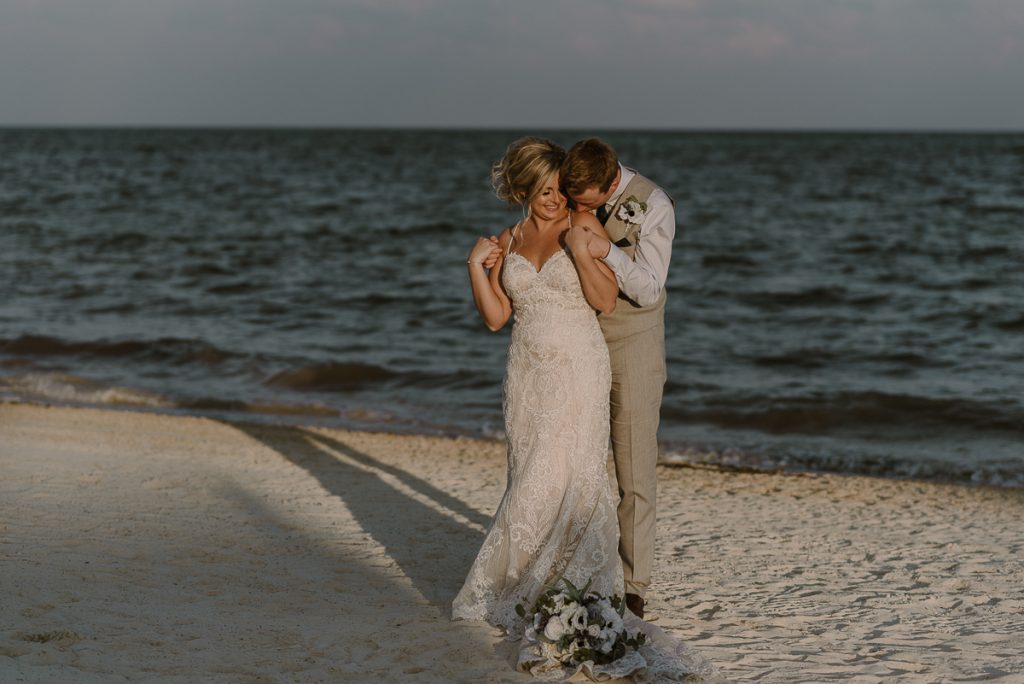 Newlyweds beach portraits at Moon Palace Nizuc Cancun, Mexico. Caro Navarro Photography