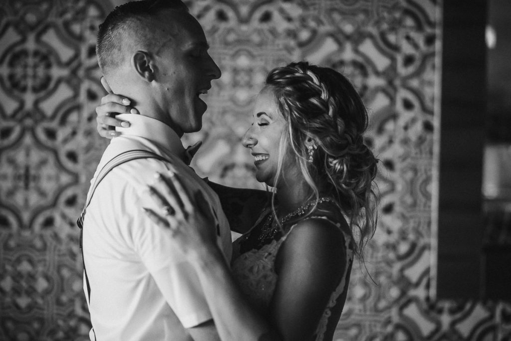 Bride and groom photos at Now Sapphire Riviera Cancun, Mexico. Caro Navarro Wedding Photography