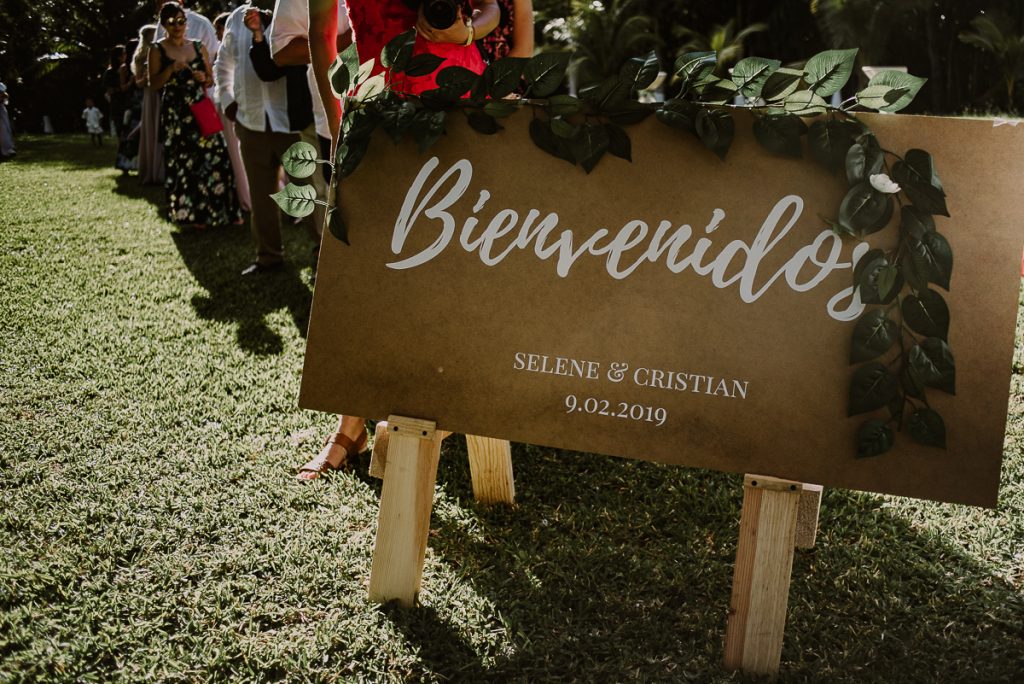 Wood wedding sign at Playa del Carmen Garden Wedding. Caro Navarro Photography