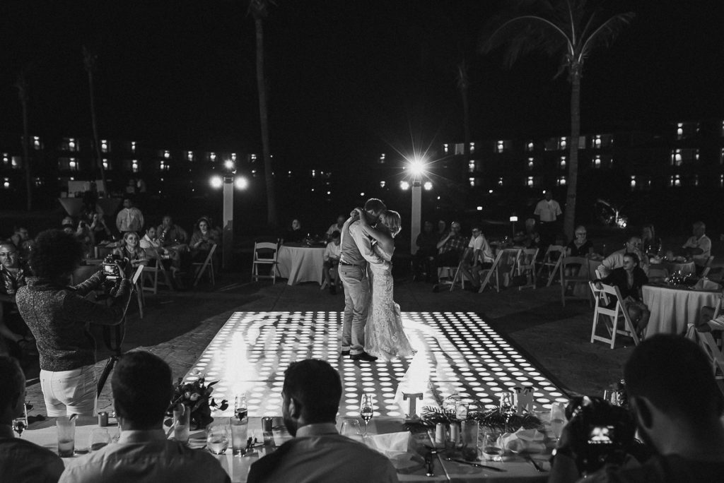 Bride and groom first dance moment at Moon Palace Nizuc Cancun, Mexico. Caro Navarro Wedding Photography