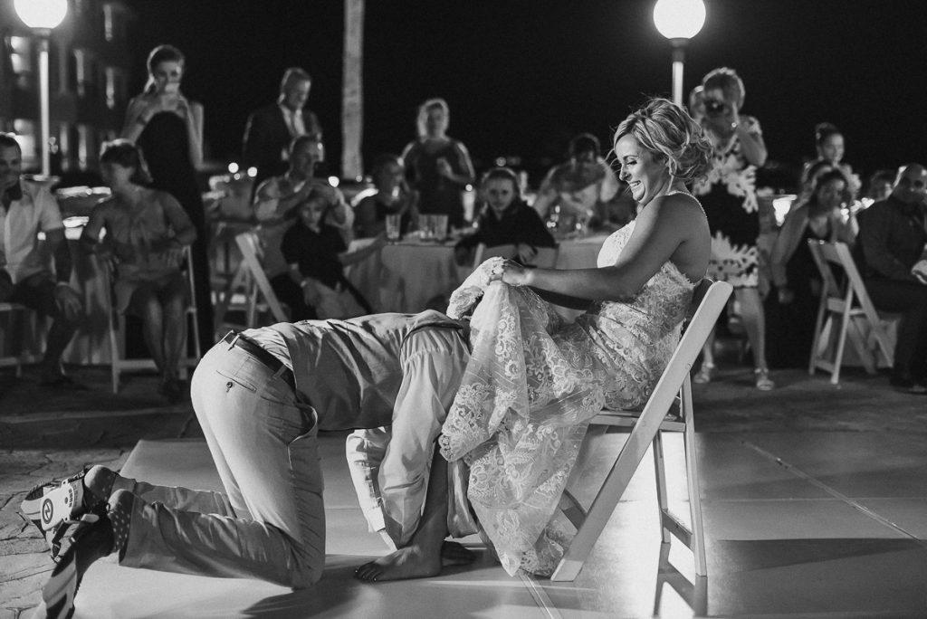 Garter moment at Moon Palace Nizuc wedding reception by Caro Navarro Photography