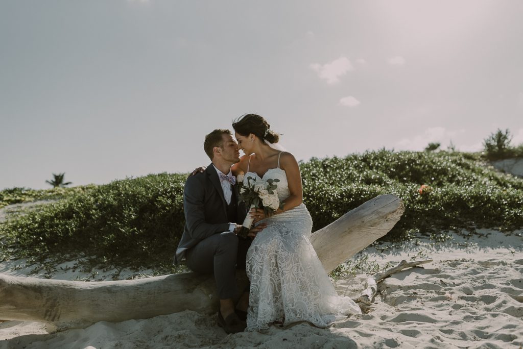 Bride and groom beach portraits at Royalton Riviera Cancun. Caro Navarro Wedding Photography 