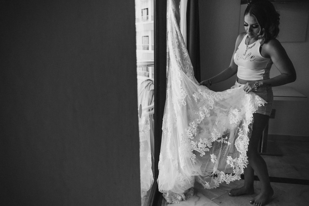 Bride portrait with wedding dress at Riu Caribe Wedding. Caro Navarro Photography