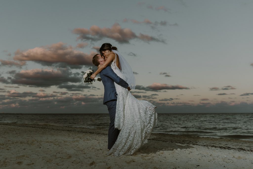 Bride and groom sunset portraits at Royalton Riviera Cancun, Mexico. Caro Navarro Photography