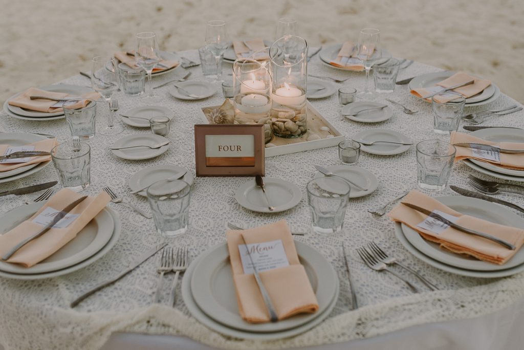 Wedding table decor at Royalton Riviera Cancun. Caro Navarro Photography