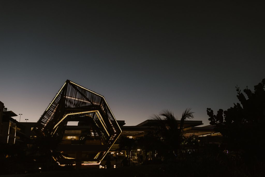 Modern wedding gazebo at sunset. Royalton Riviera Cancun, Mexico. Caro Navarro Photography