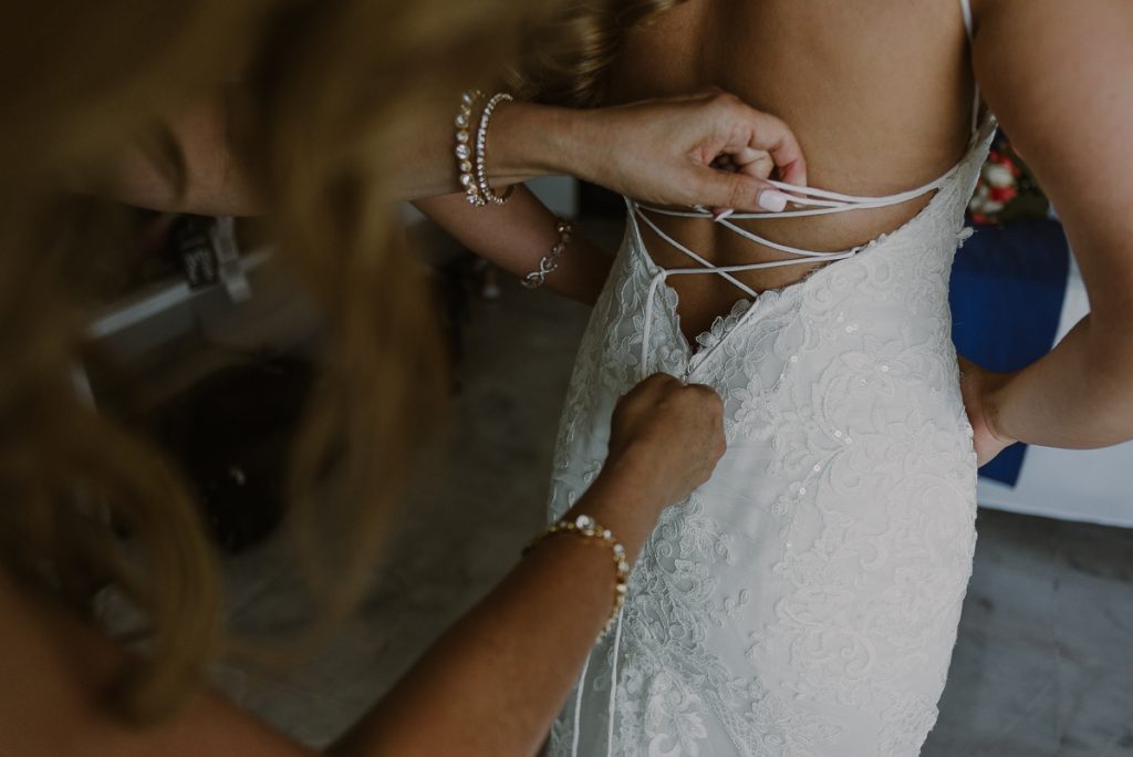 Bride getting ready at Riu Caribe, Cancun, Mexico. Caro Navarro Wedding Photography