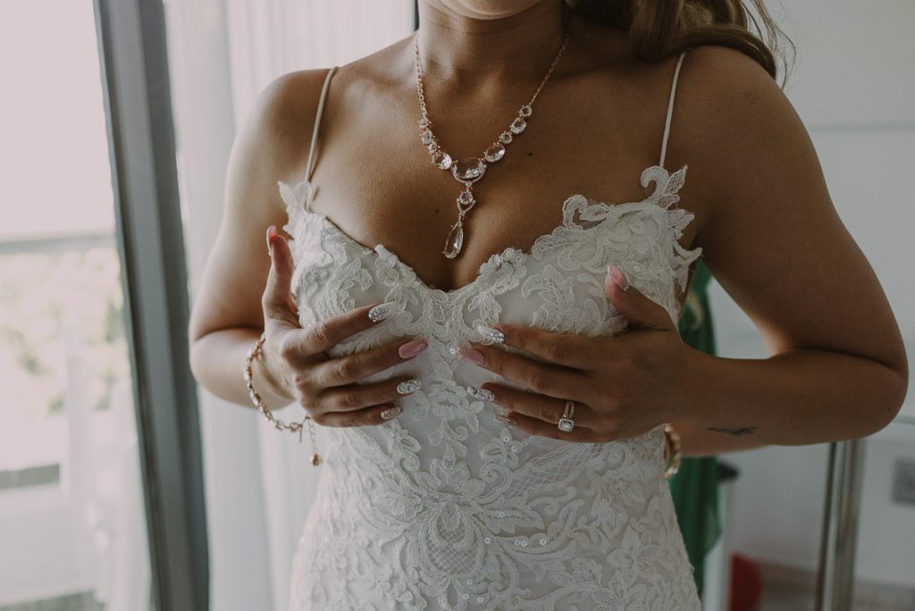 Bride getting ready at Riu Caribe, Cancun, Mexico. Caro Navarro Wedding Photography