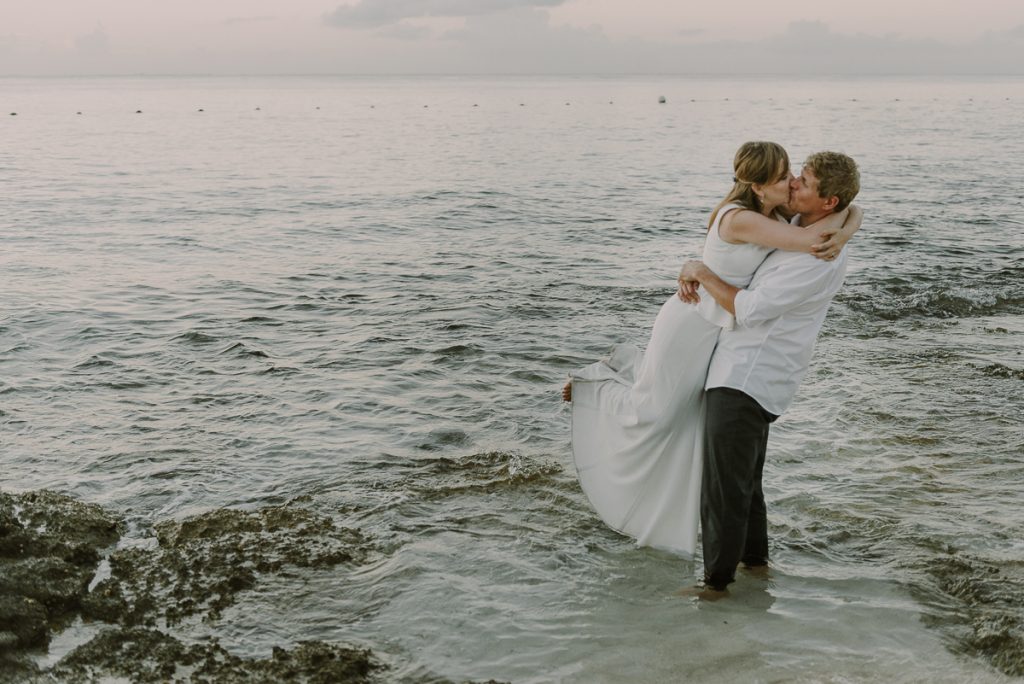Beach trash the dress session at INTERCONTINENTAL PRESIDENTE COZUMEL RESORT SPA by Caro Navarro Photography