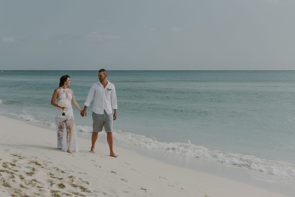 Royal Hideaway Playacar beach elopement in Mexico by Caro Navarro Photography
