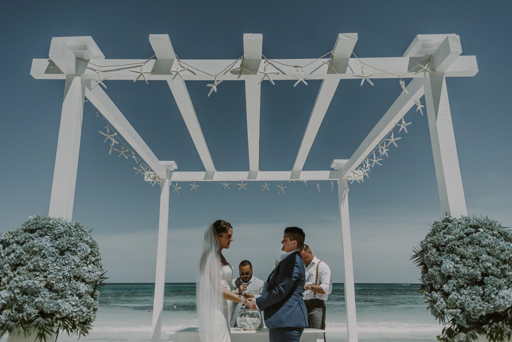 Grand Palladium Riviera Maya Beach Wedding in Mexico. Caro Navarro Photography