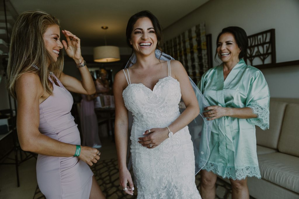 Bride getting ready for her Royalton Riviera Cancun Wedding in Mexico. Caro Navarro Photography