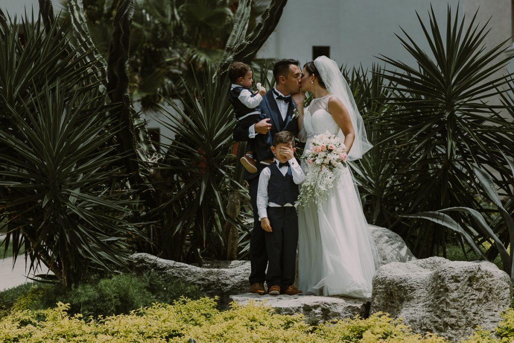 Bride and groom family portraits at Glam Hard Rock Riviera Maya Destination Wedding. Caro Navarro Photography