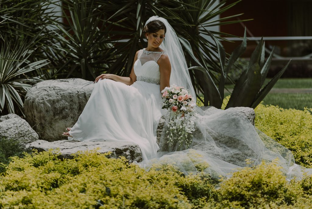 Bridal portraits at Glam Hard Rock Riviera Maya Destination Wedding. Caro Navarro Photography