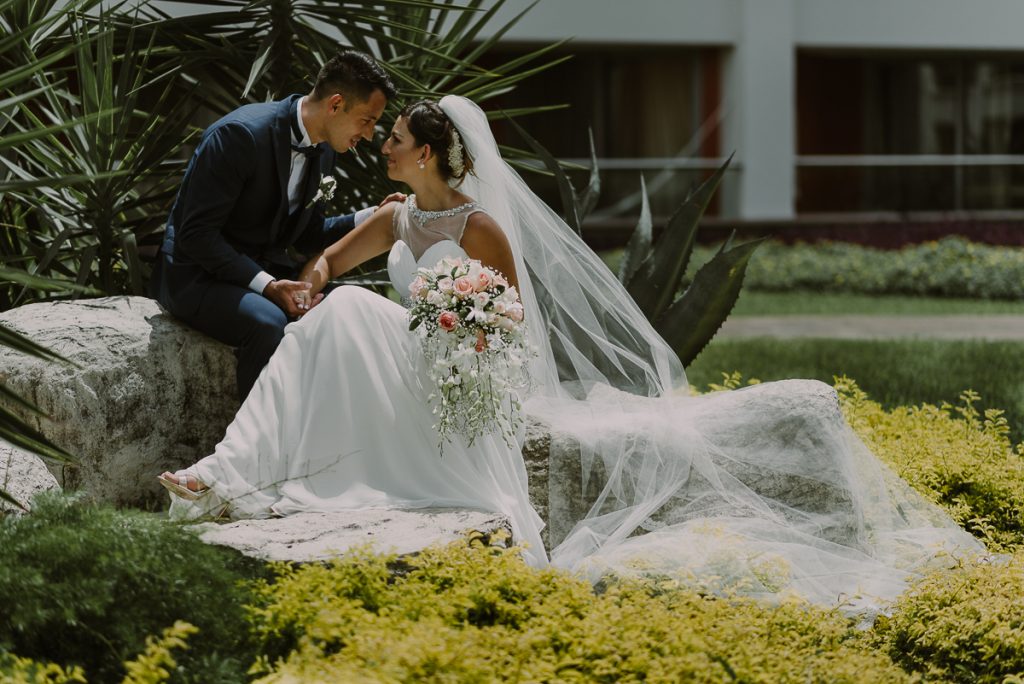 Bride and groom garden portraits at Hard Rock Riviera Maya Wedding in Mexico. Caro Navarro Photography