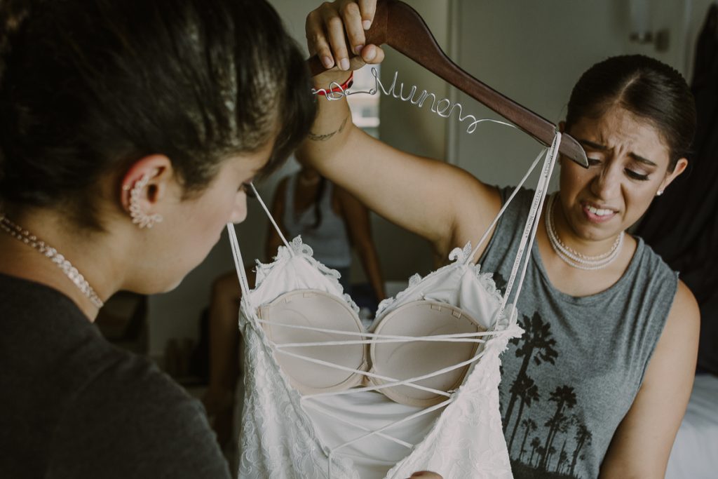 Bride getting ready at Riu Caribe, Cancun. Caro Navarro Wedding Photography