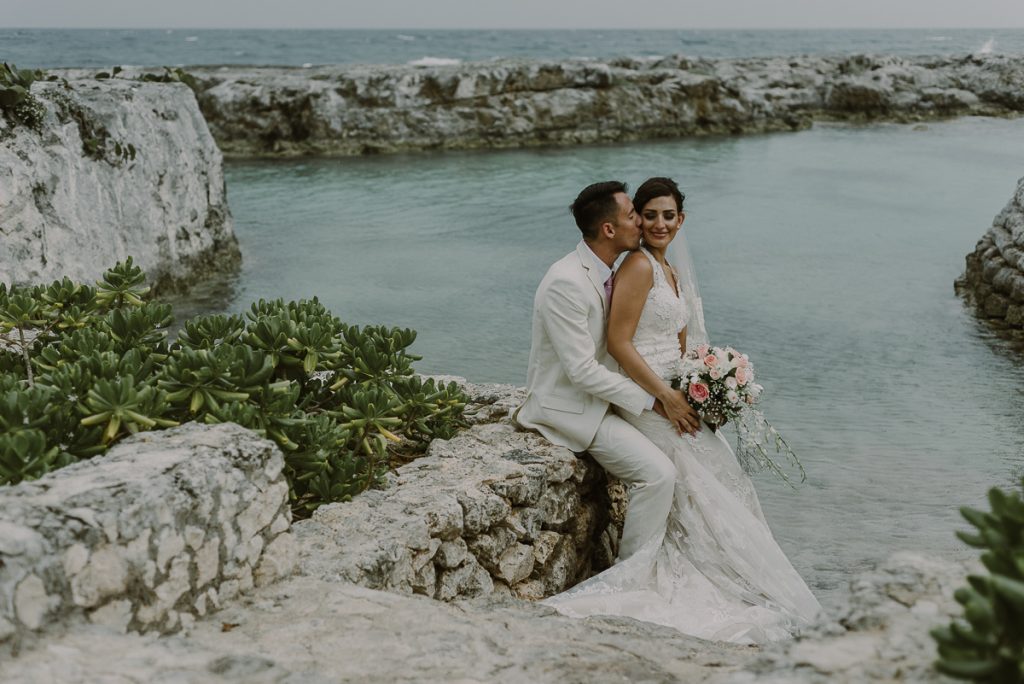 Glam Hard Rock Riviera Maya Beach Wedding. Caro Navarro Photography